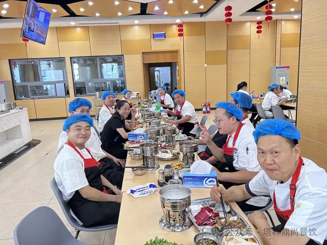 塔林鼎尚餐飲興業(yè)銀行項目部：自助單灶火鍋美食節(jié)，共迎中秋享盛宴